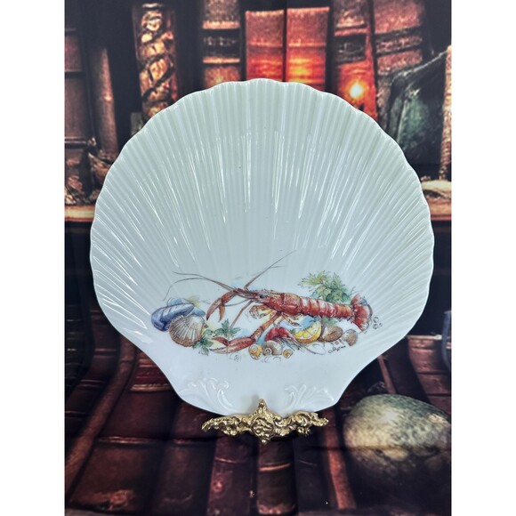 Vintage Limoges Scallop Shell Plates: Hand-Painted Lobster Motif, Set of 4 - Picture 2 of 4